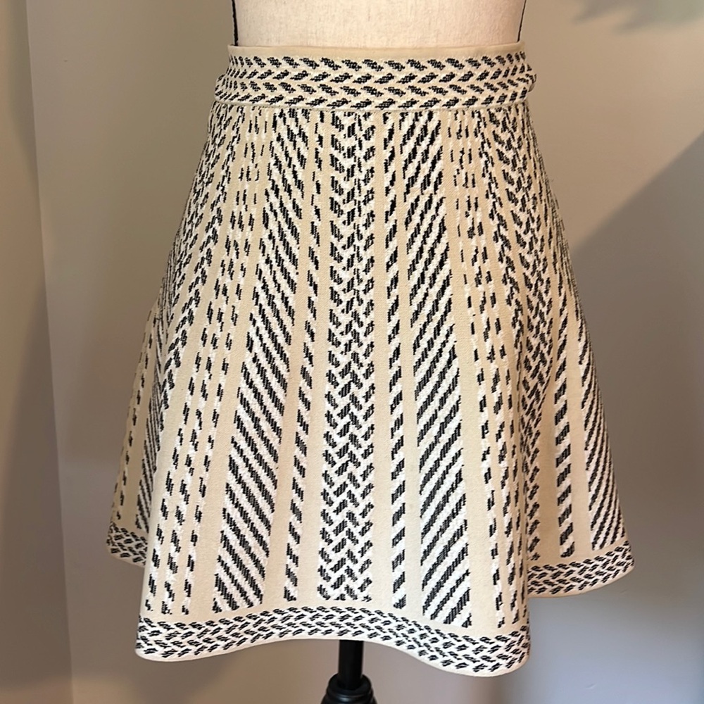 Cute BCBG skirt